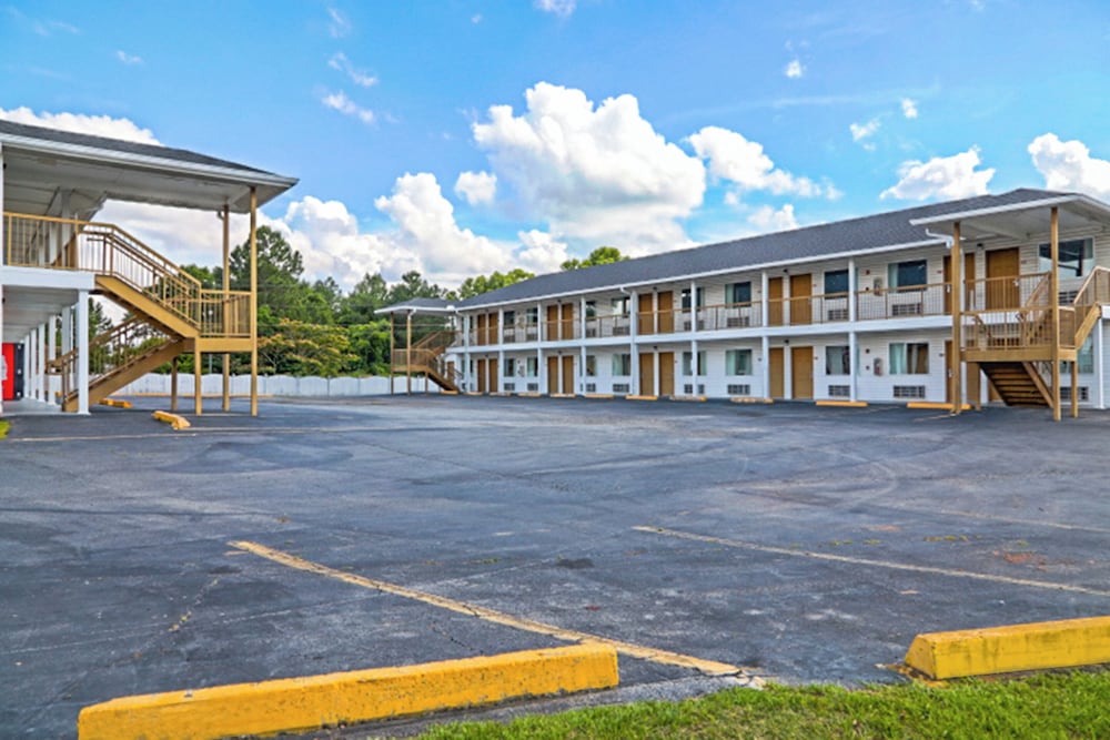 Economy Inn by OYO Ashburn I-75 42/54