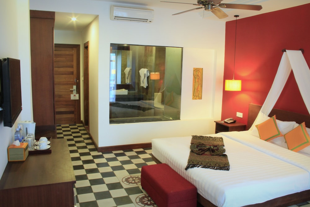 MEKONG ANGKOR PALACE HOTEL 34/70