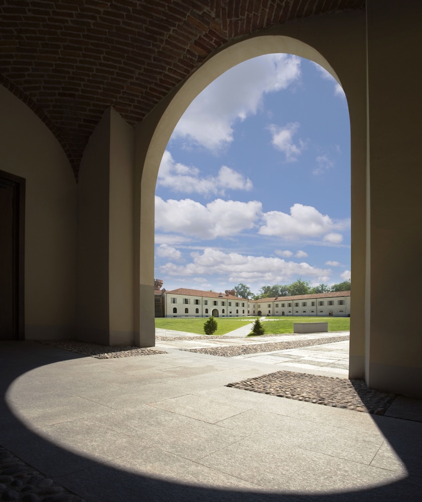 Albergo dell Agenzia 7/76