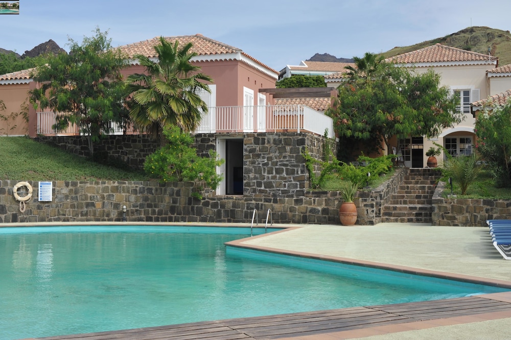 Foya Branca Resort Hotel 41/43
