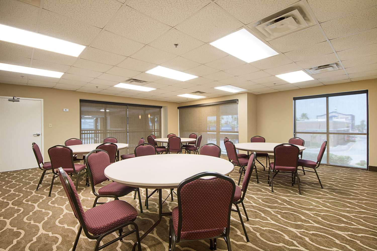 Comfort Suites Beachside 37/44