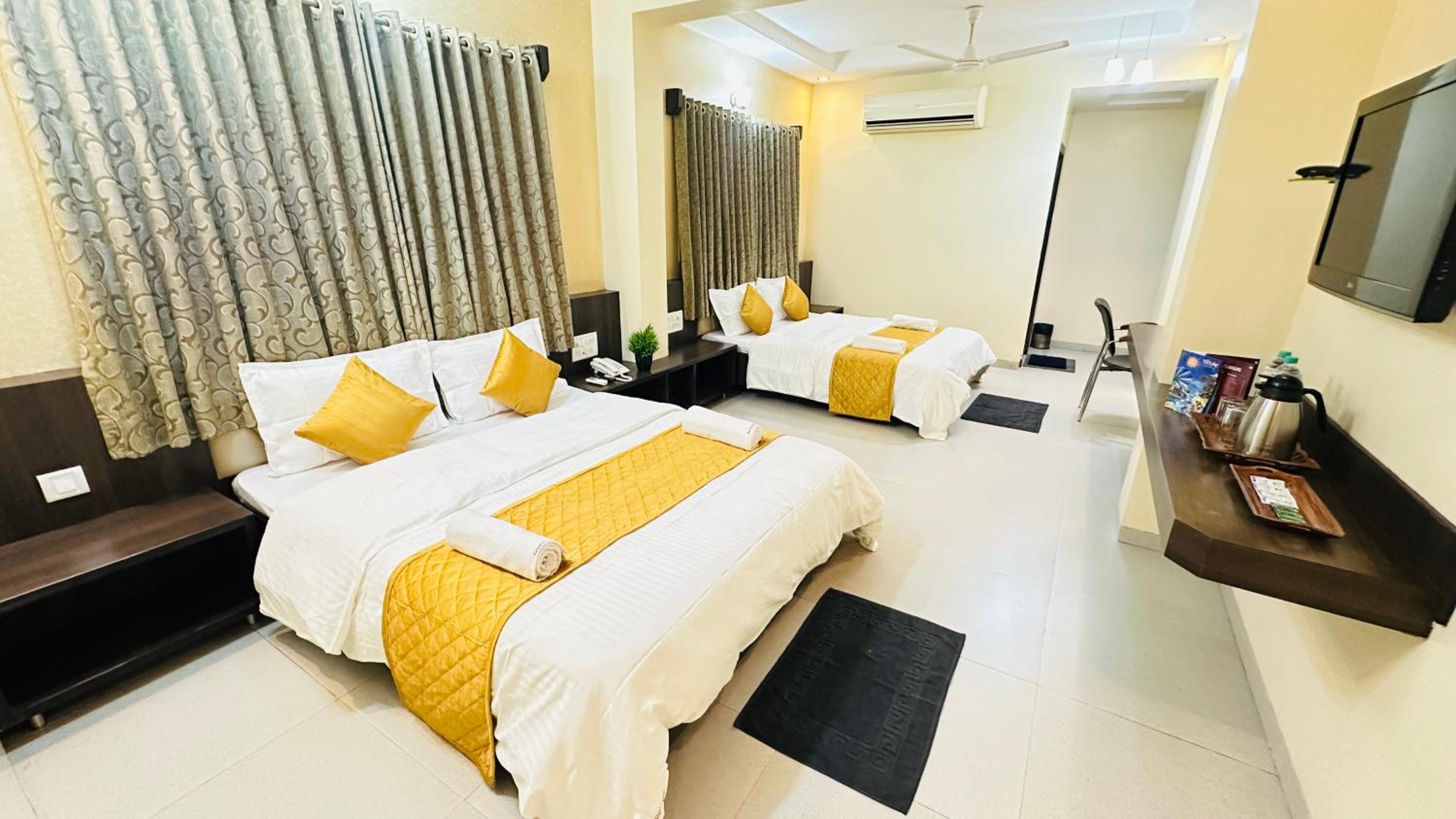 Hotel Sai Gurusthan 25/70