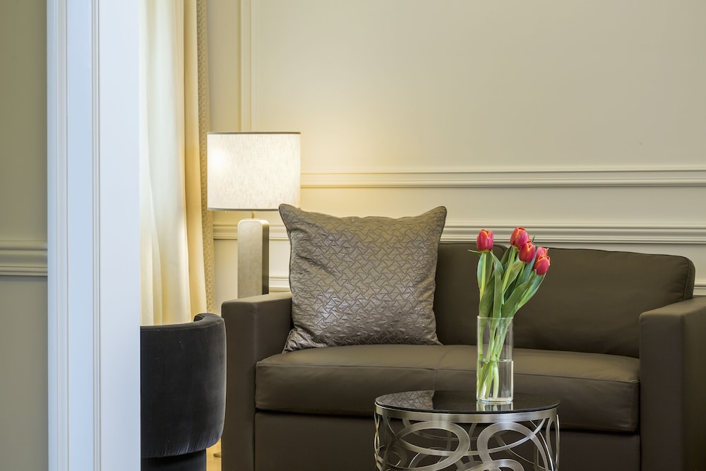 3sixty Hotel Suites 39/50
