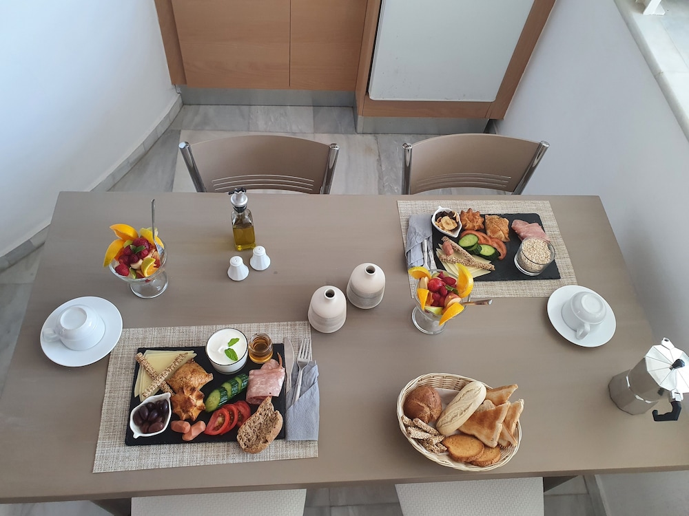 Elizabeth Suites 32/50
