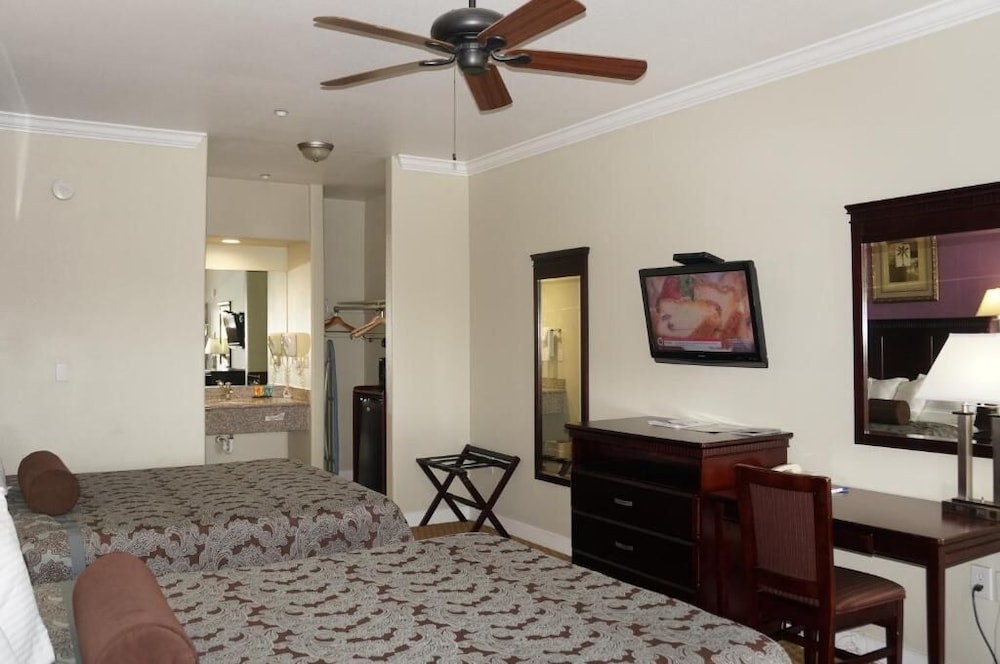 Rodeo Lodge (ex Americas Best Value Inn and Suites-Clovis/Fresno) 40/59