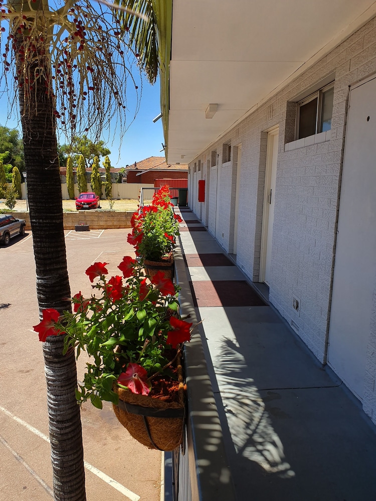 Econo Lodge Rivervale 55/60