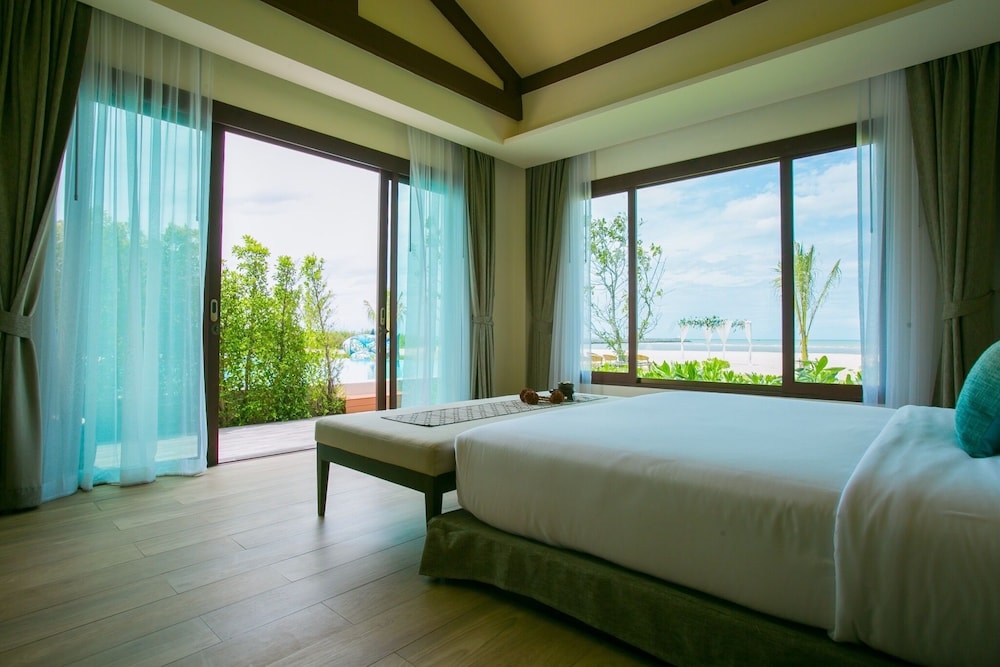 Triple Tree Beach Resort 7/43