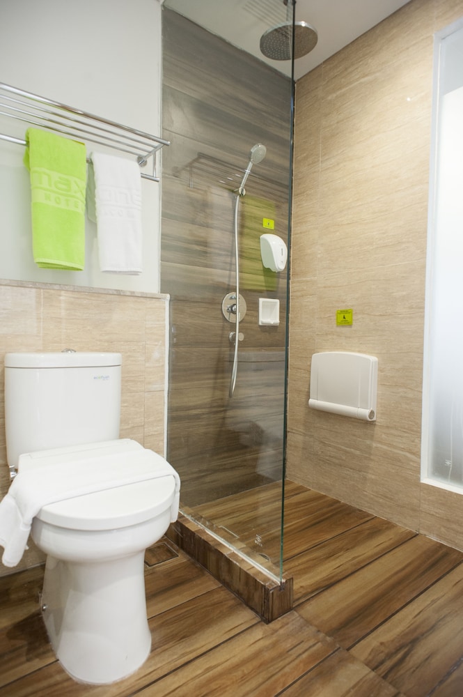 Maxonehotels At Dharmahusada Surabaya 8/32