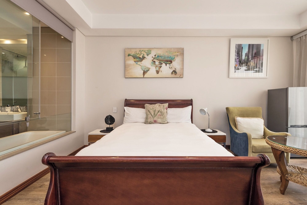 Sandton Skye Unit 702 24/50