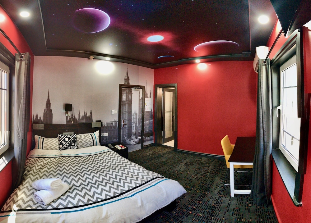 Amelia Budget Hotel 10/34