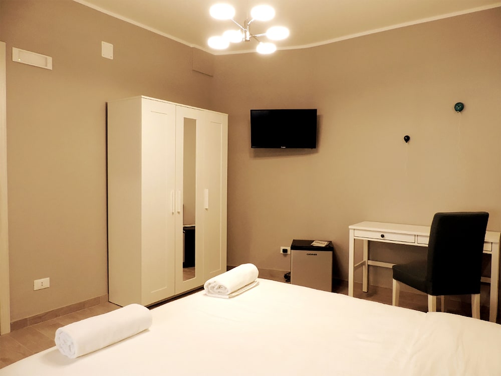 Pretty Tiburtina Room 11/28