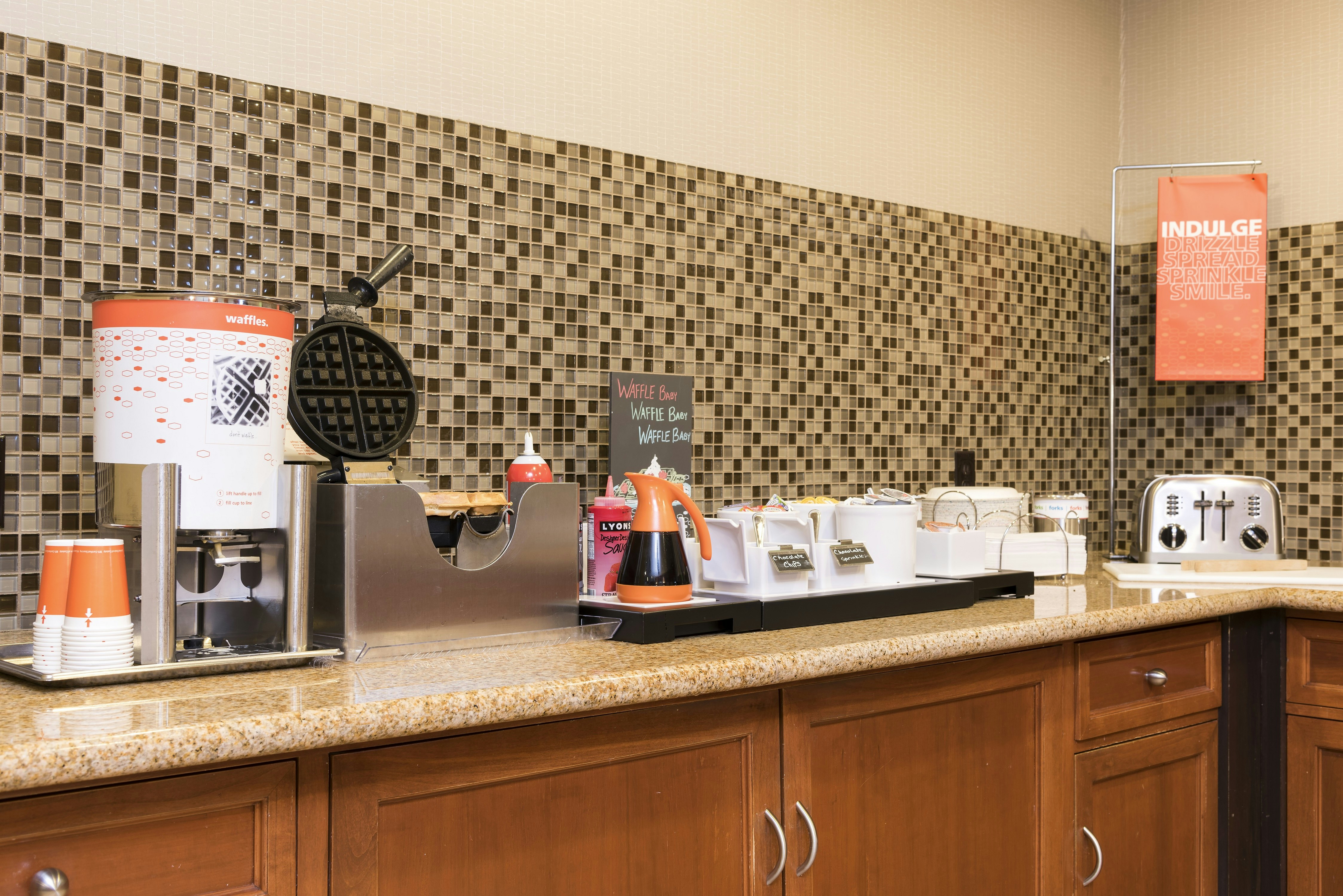Hampton Inn & Suites East Lansing Okemos 80/80
