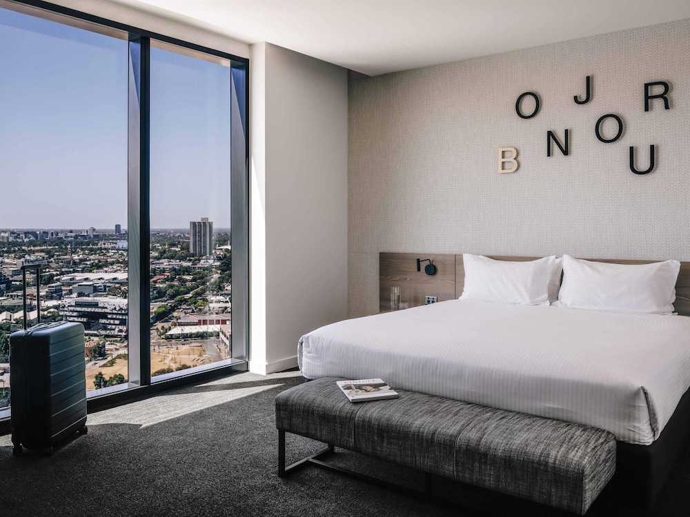 JUNIOR SUITE, KING BED, CITY VIEW