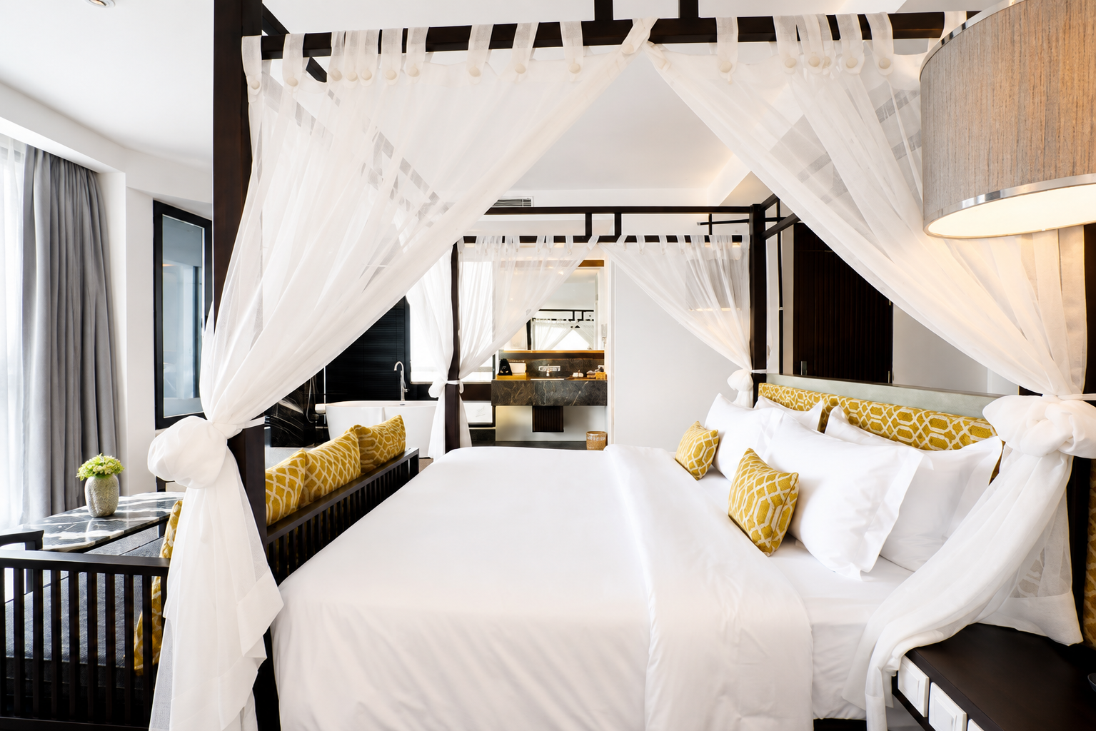 Suite, King Bed, Pool View
