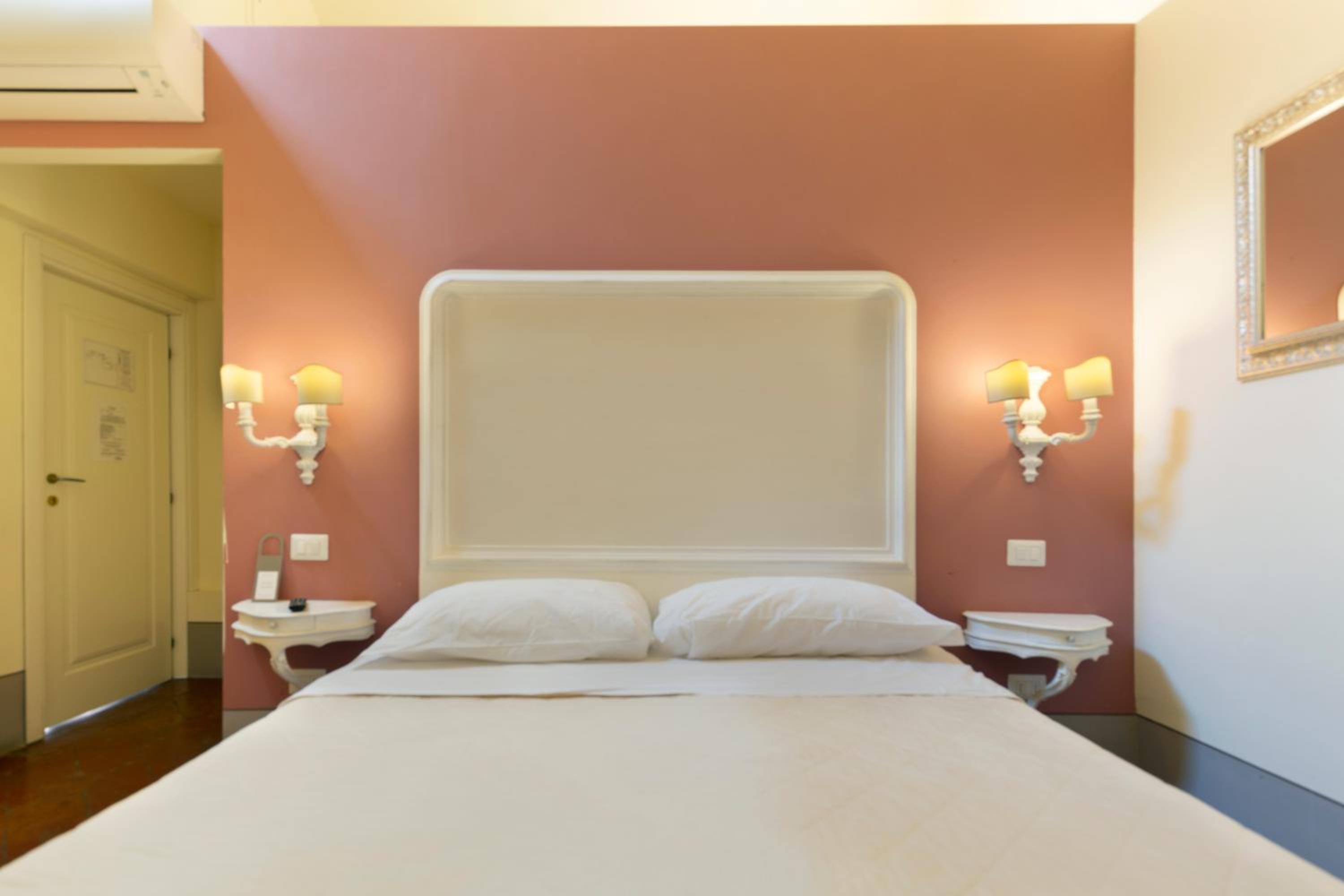 Petite, Double Bed