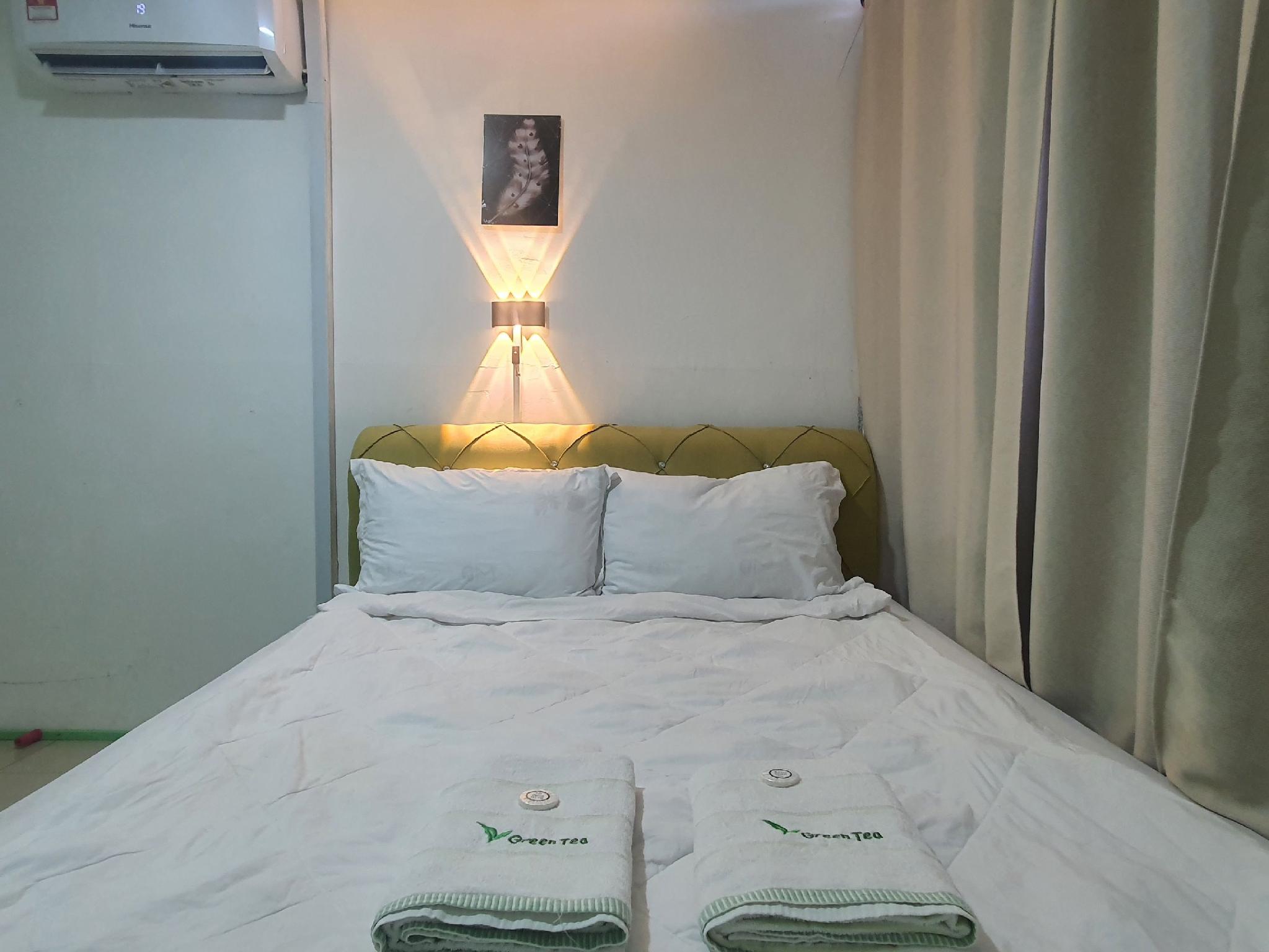 Private Twin Room with Shared Bathroom