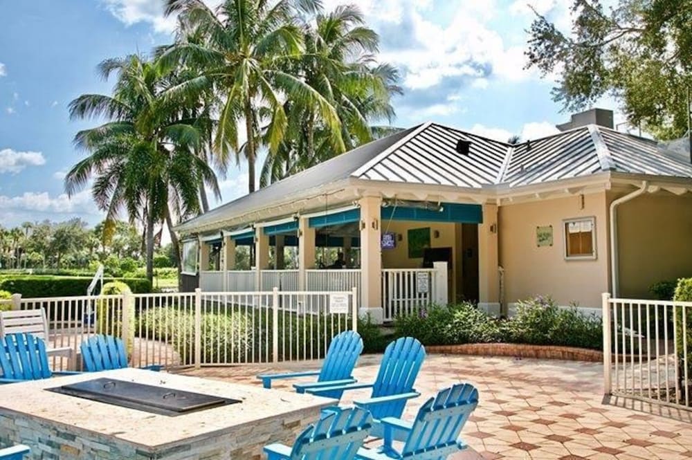 Trianon Bonita Bay Hotel 33/35