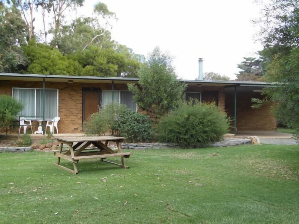 GRAMPIANS VIEW COTTAGES AND UNITS 53/64