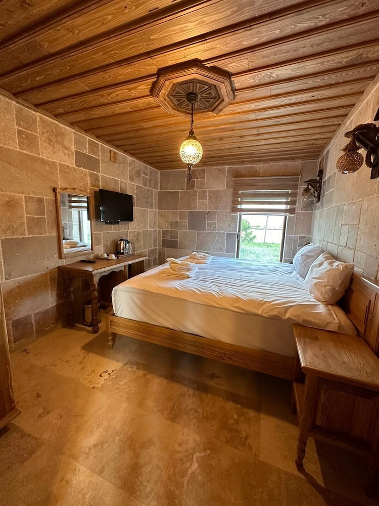Elevres Stone House Hotel 38/67