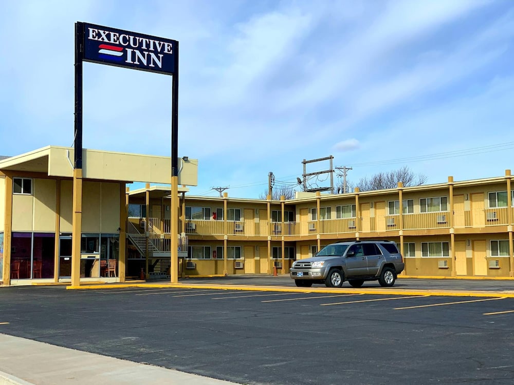 Executive Inn Dodge City, KS (ex Rodeway Inn) 1/34