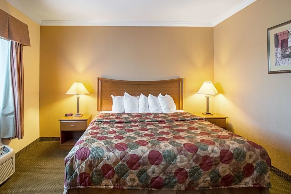 Days Inn by Wyndham Copperas Cove 17/53