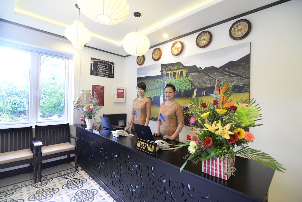 Golden Bell Backpacker Hotel and Pool Bar 10/59