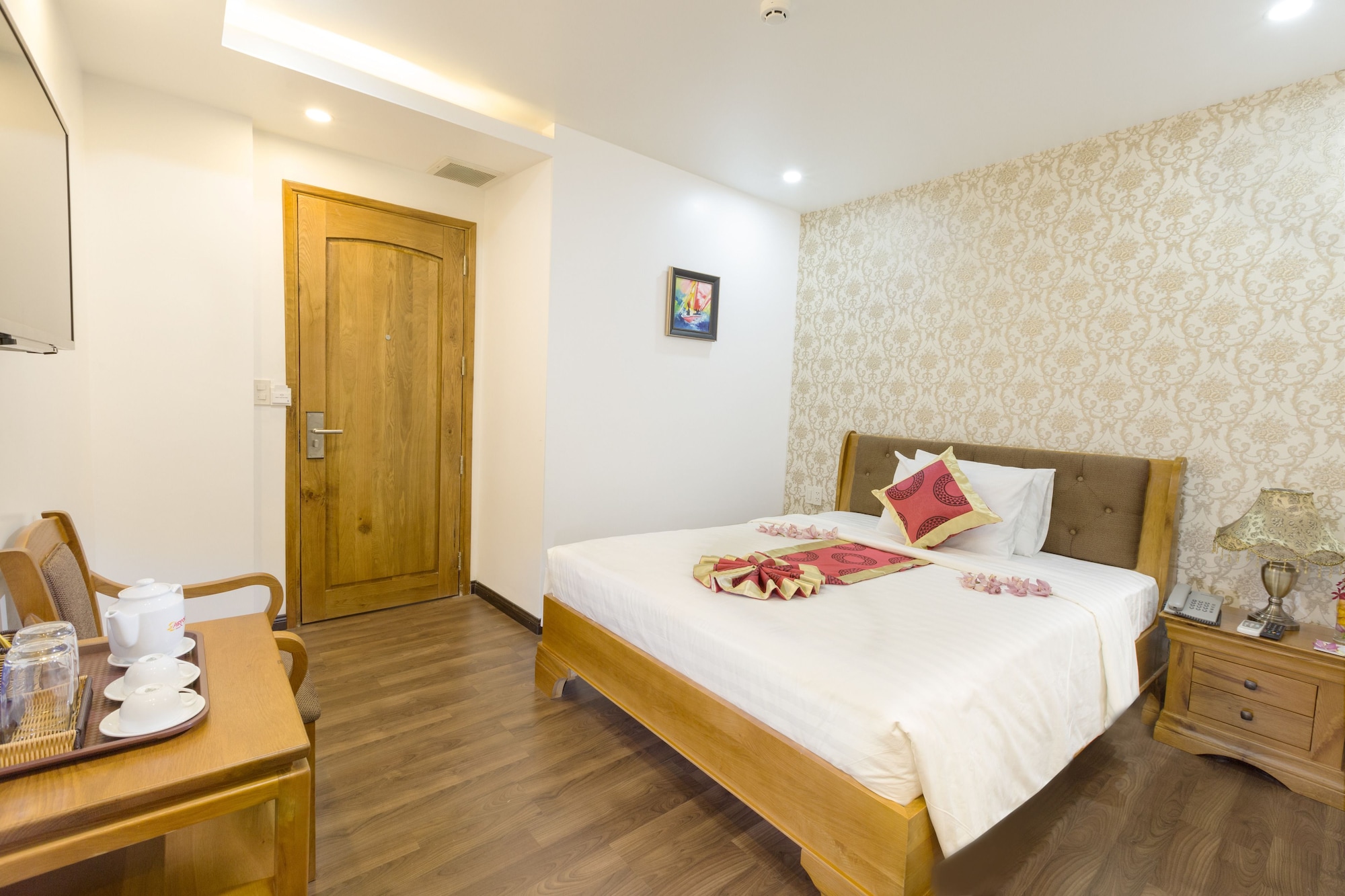 DELUXE, DOUBLE BED