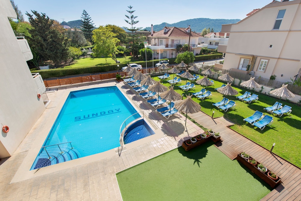 Sunday Hotel in IALYSSOS