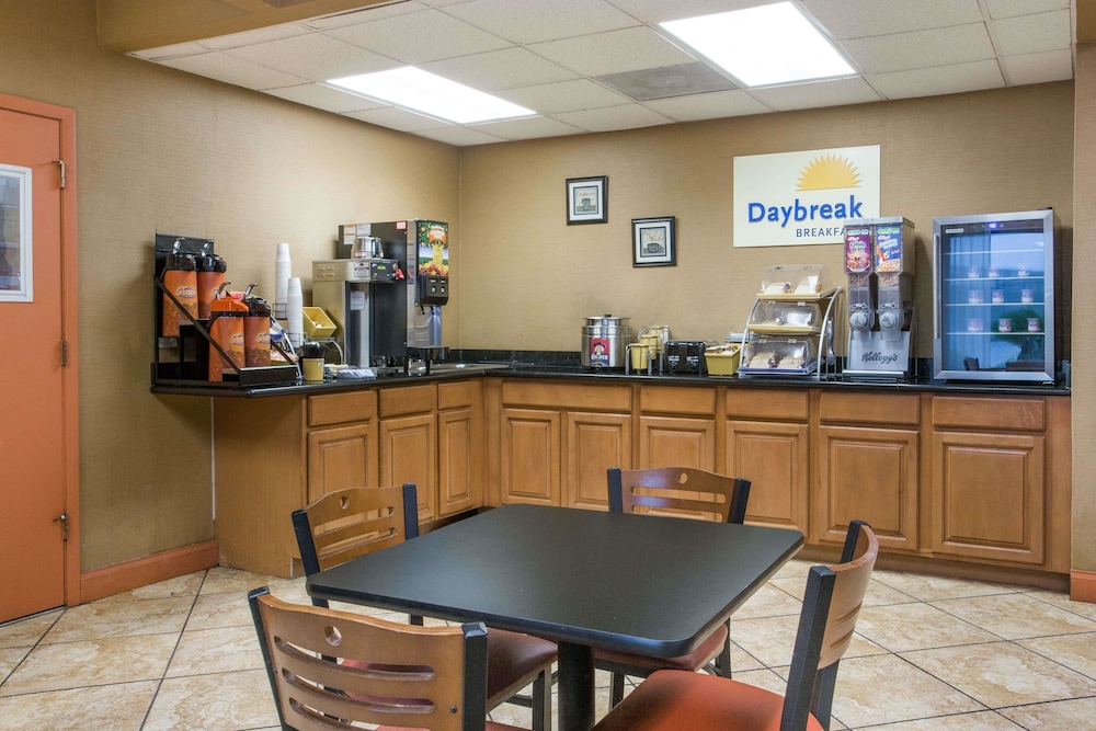 Days Inn By Wyndham Ormond Beach 7/16