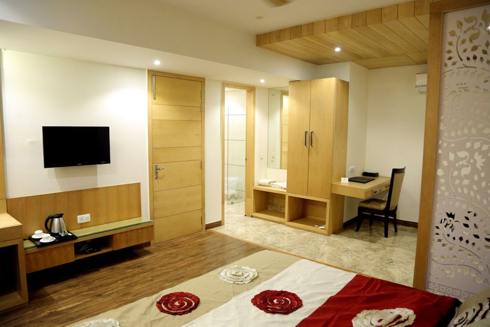 Hotel The Royal Bharti 22/38