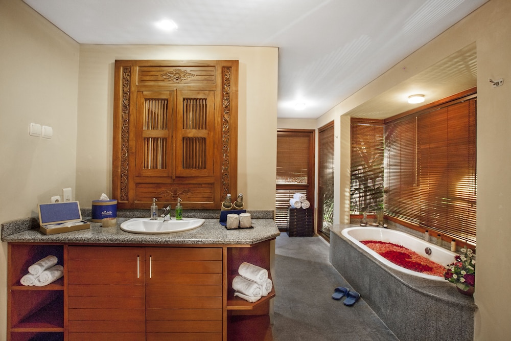 BALI BALIKU BEACH FRONT LUXURY PRIVATE POOL VILLAS 14/33