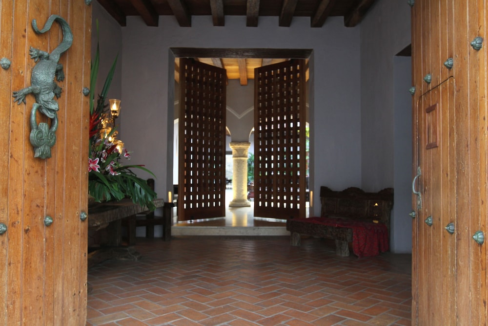 Ananda Hotel Boutique 15/70