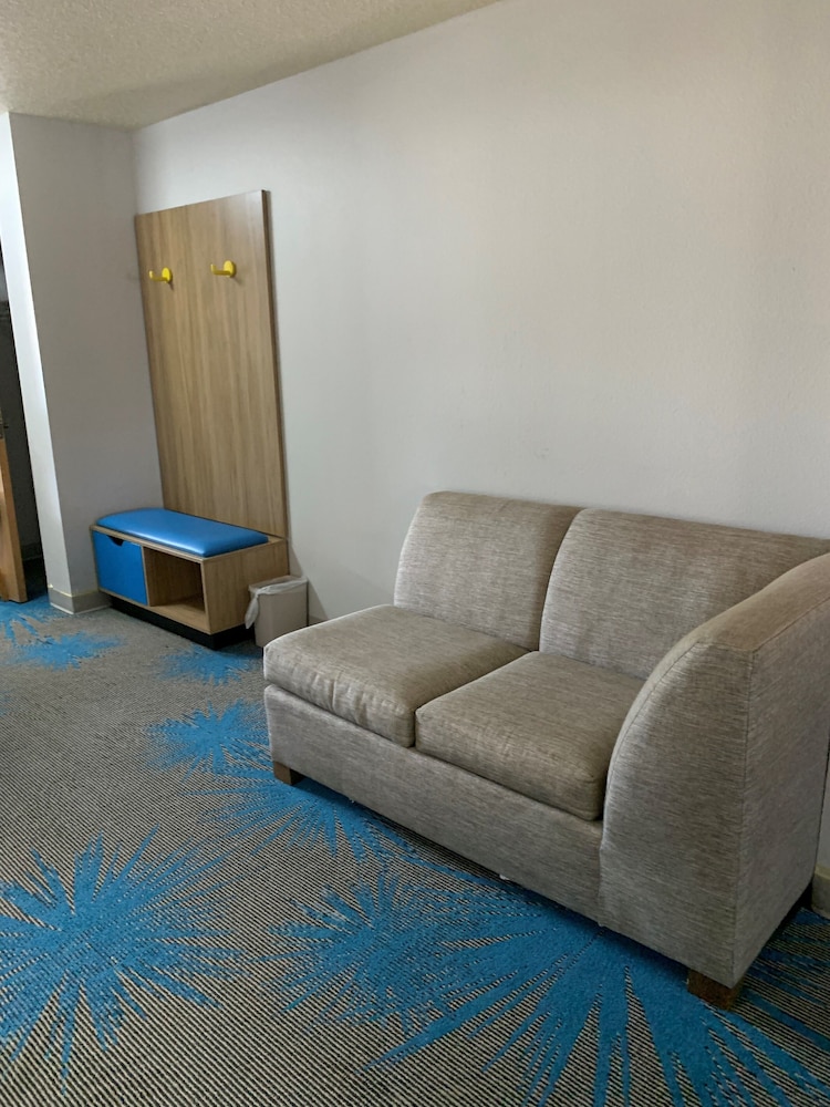 Days Inn by Wyndham Custer 25/36