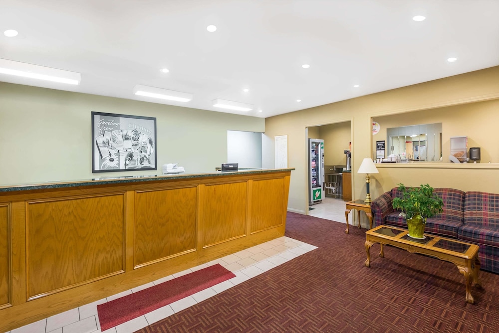 Super 8 By Wyndham Chanute 8/21