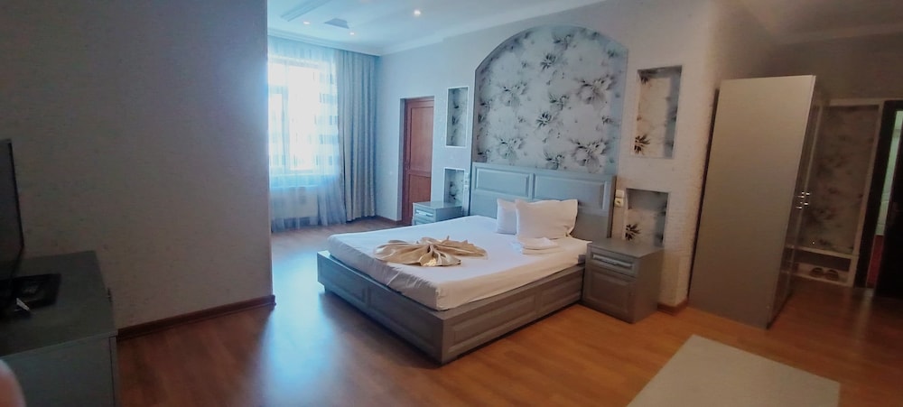 Deluxe Hotel Ganja 20/55
