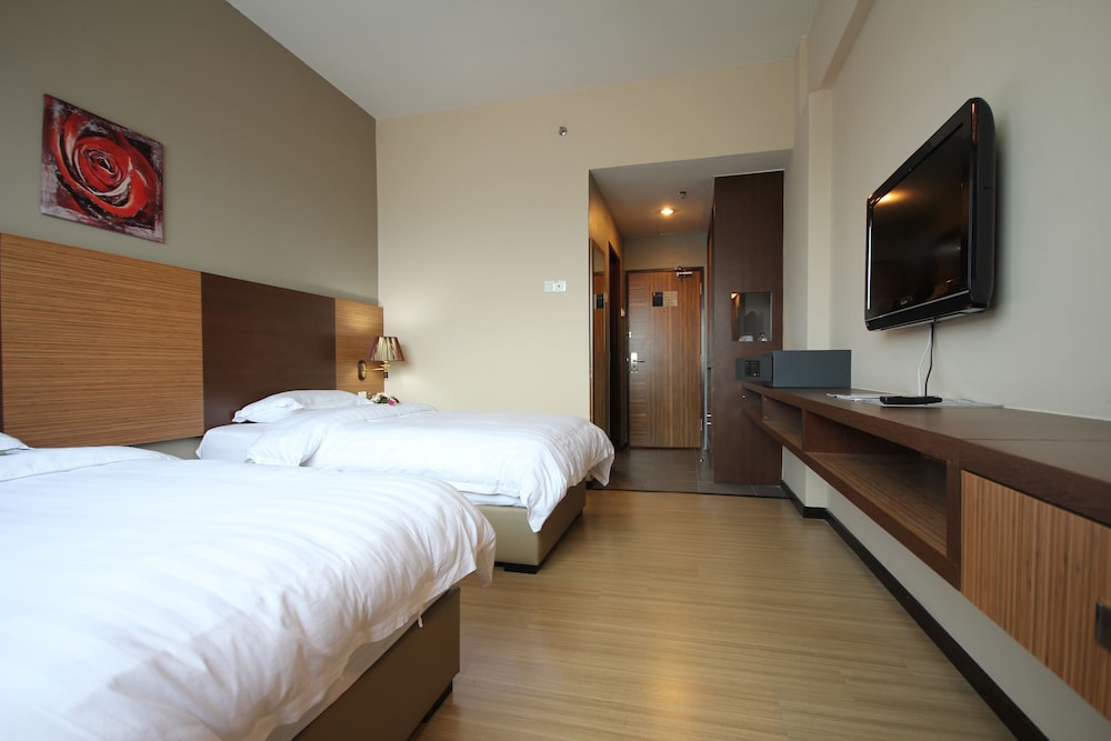 Aroma Hotel 3/25
