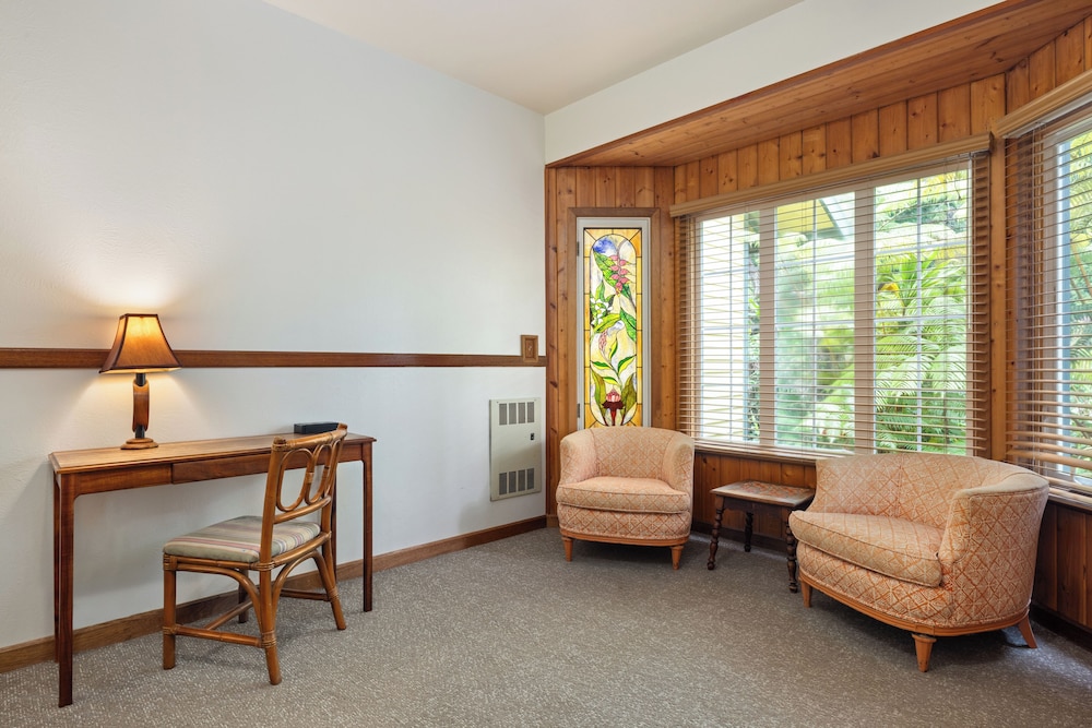 Kilauea Lodge and Restaurant 53/76