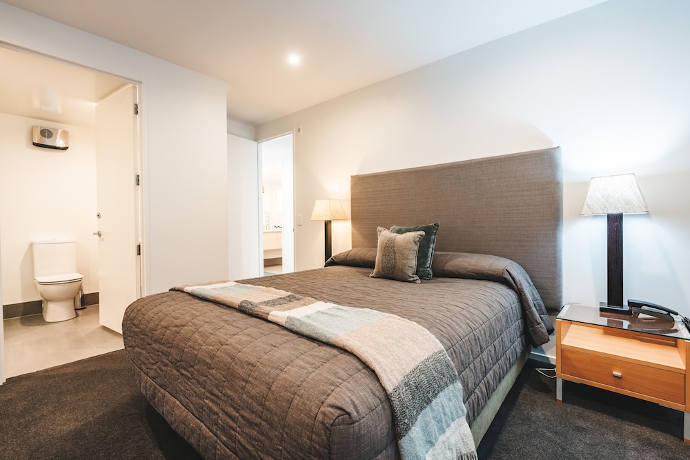 2 BEDROOMS, APARTMENT