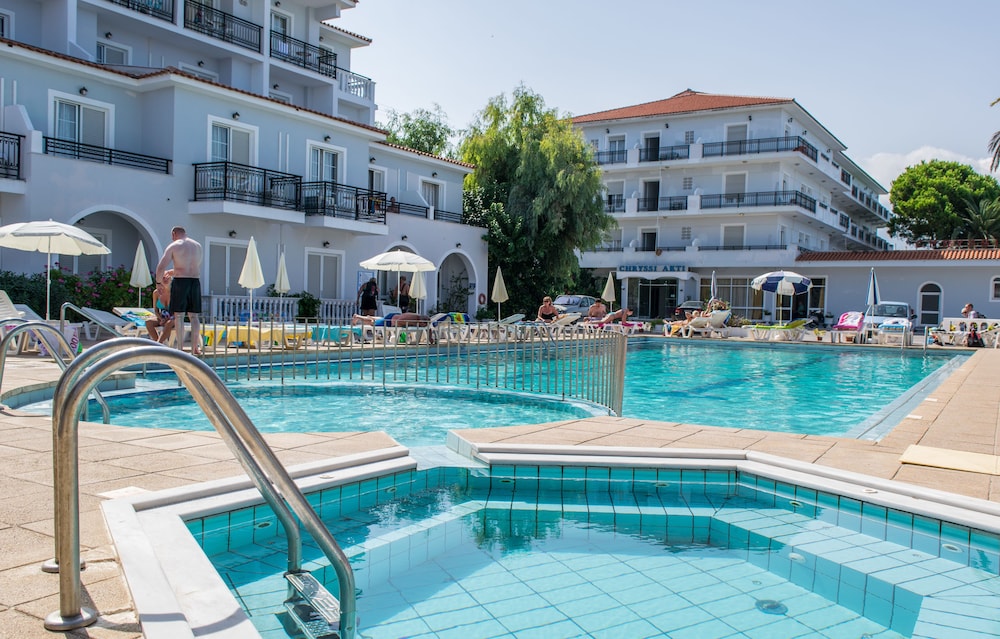 Paradise Beach Hotel 7/50