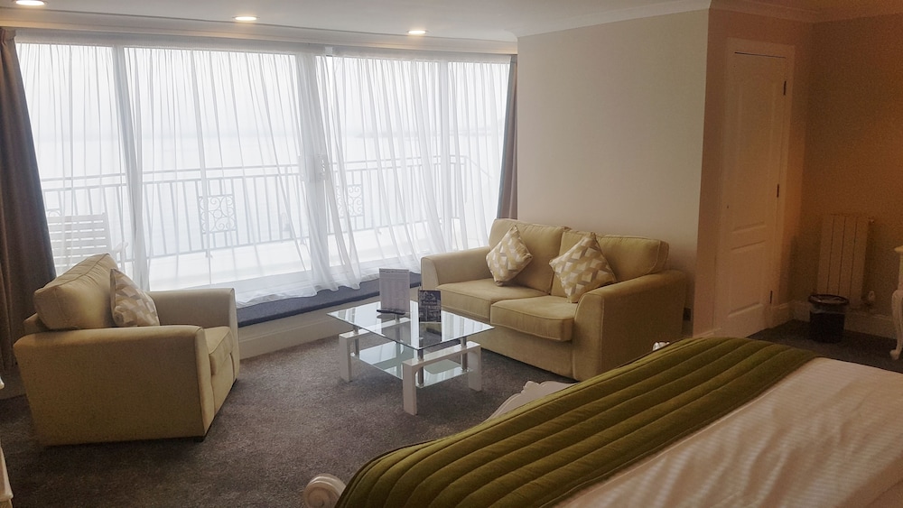 The Empress Hotel 35/64