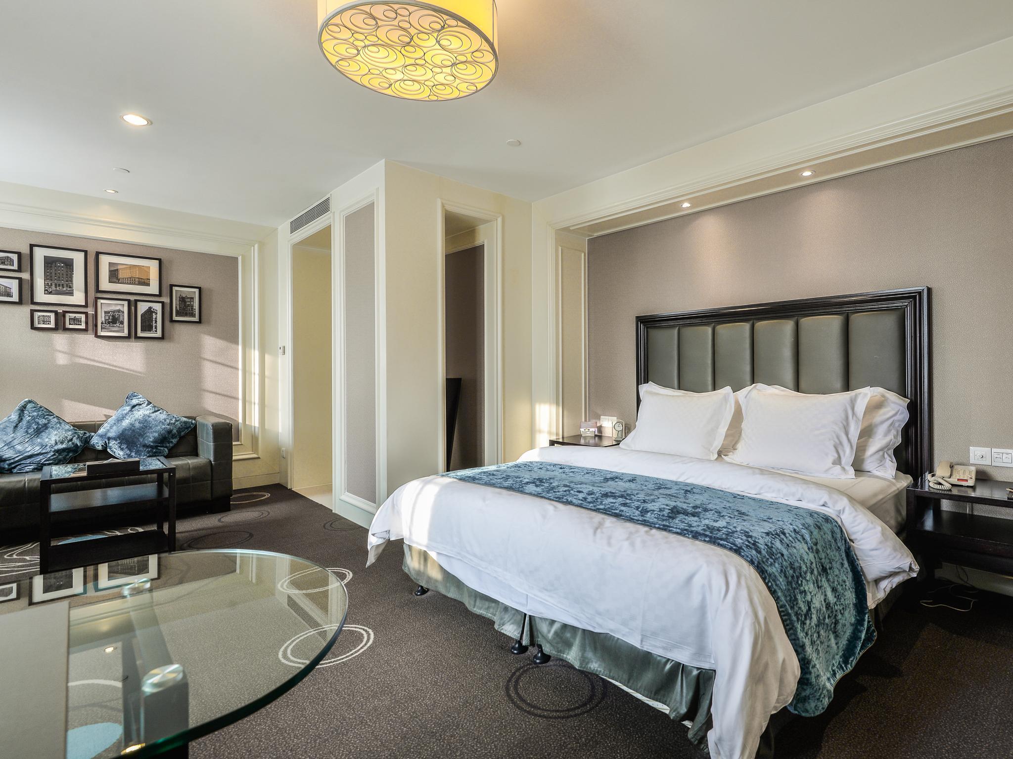 Urban, King and Queen Bed
