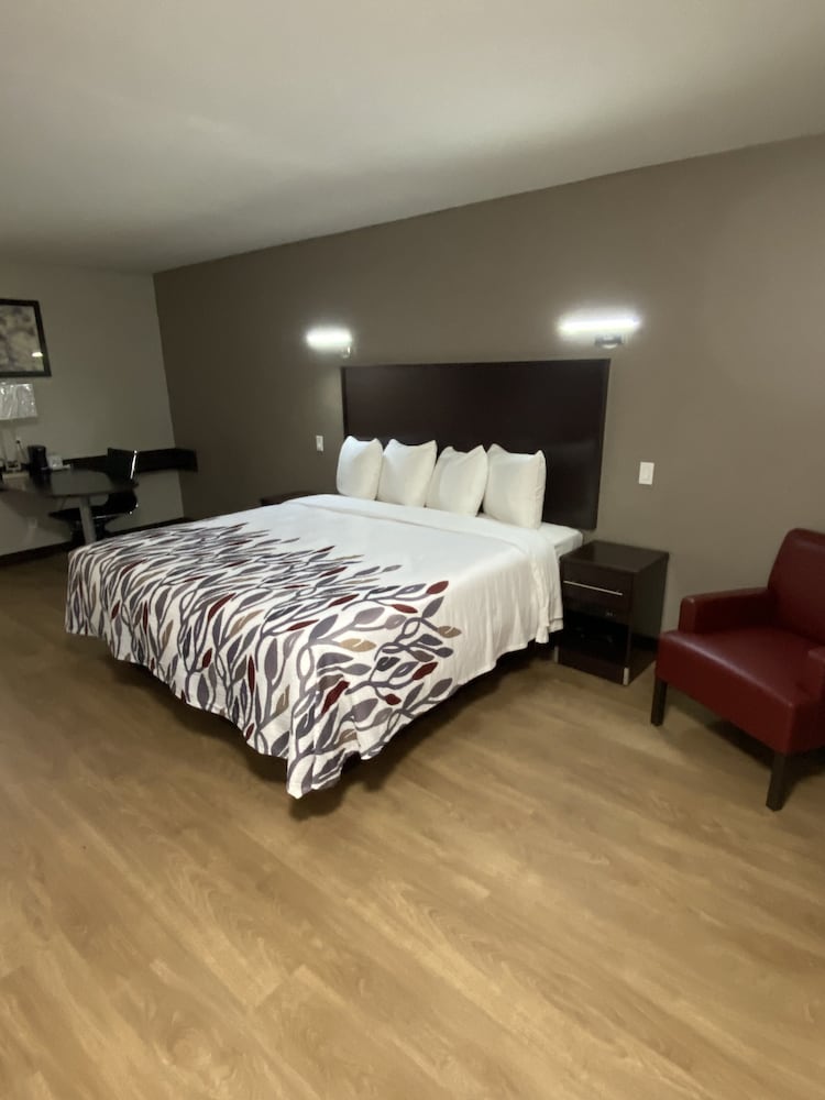Red Roof Inn & Suites Denton 12/30