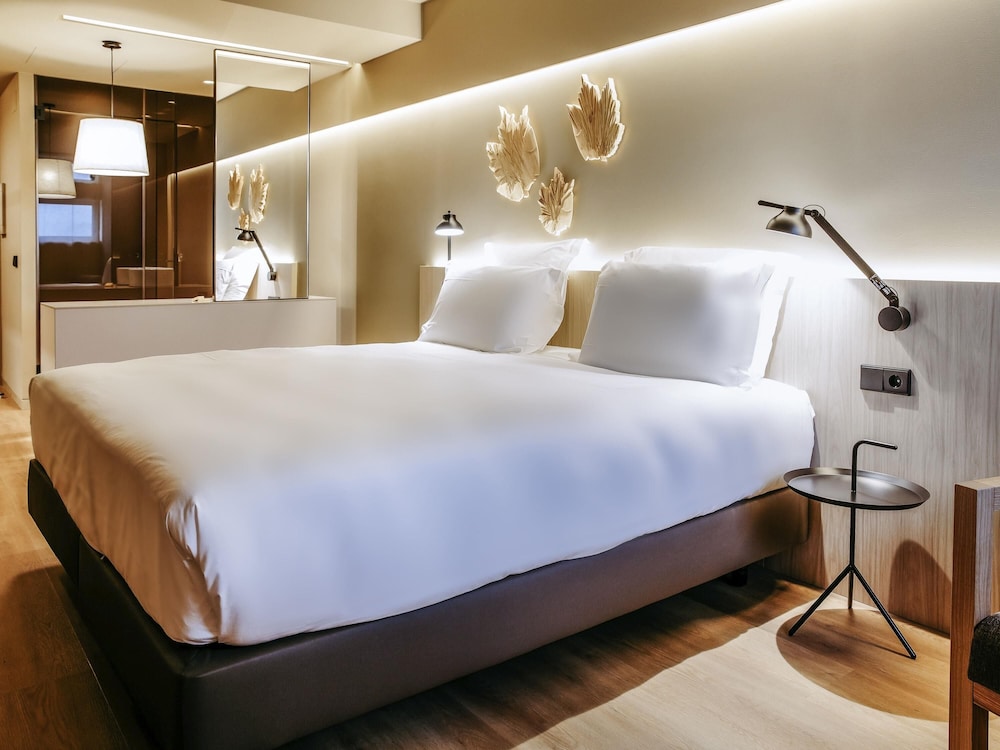 SUPERIOR, KING BED