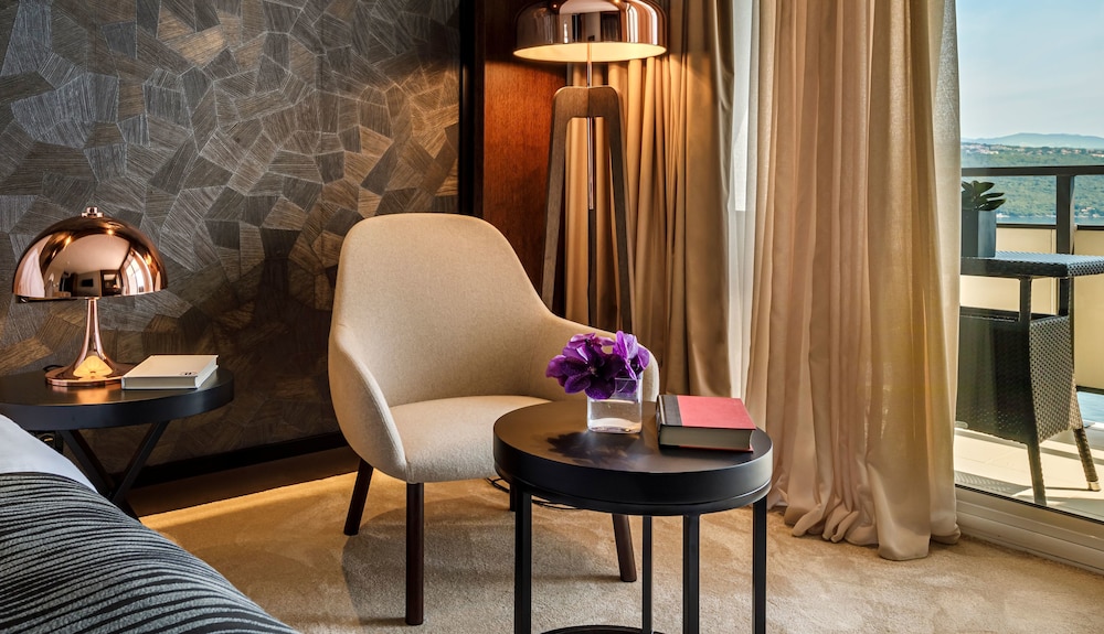 Hotel Ambasador 29/70