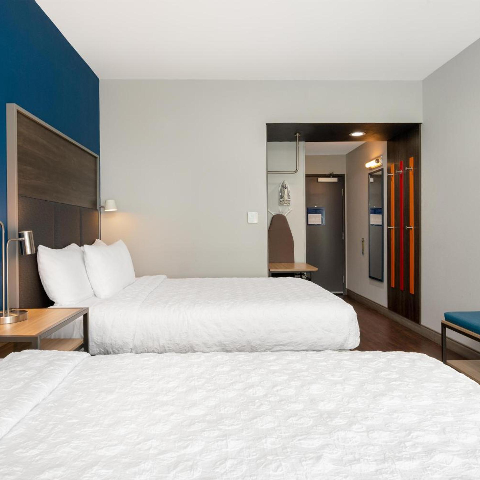 Room, King Bed, 2 Queen Beds, Accessible
