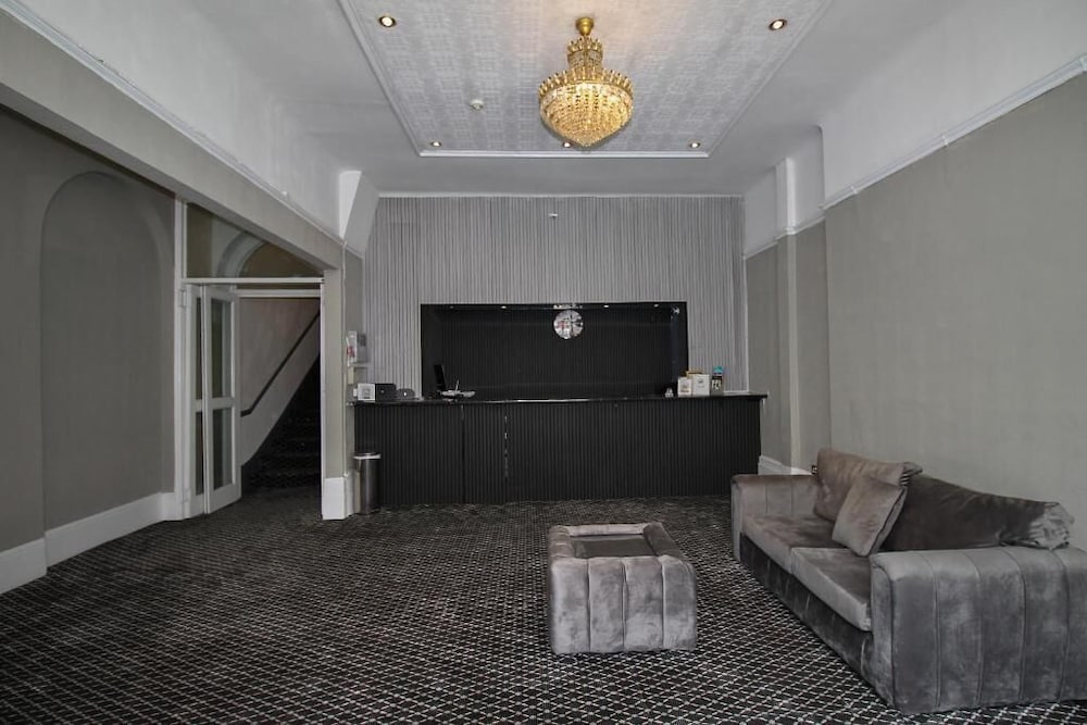 Hyde Park Court 9/50