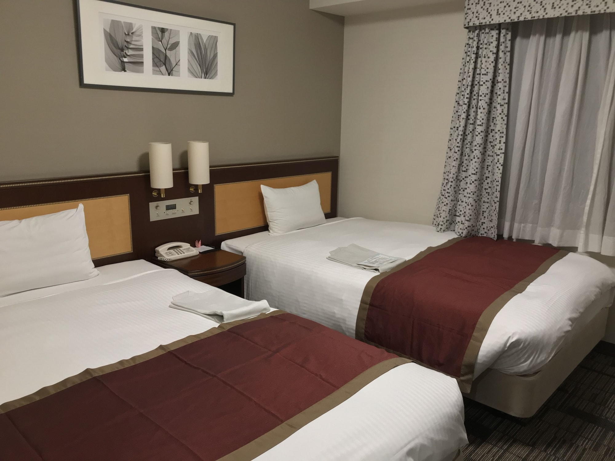 ROOM, TWIN BEDS