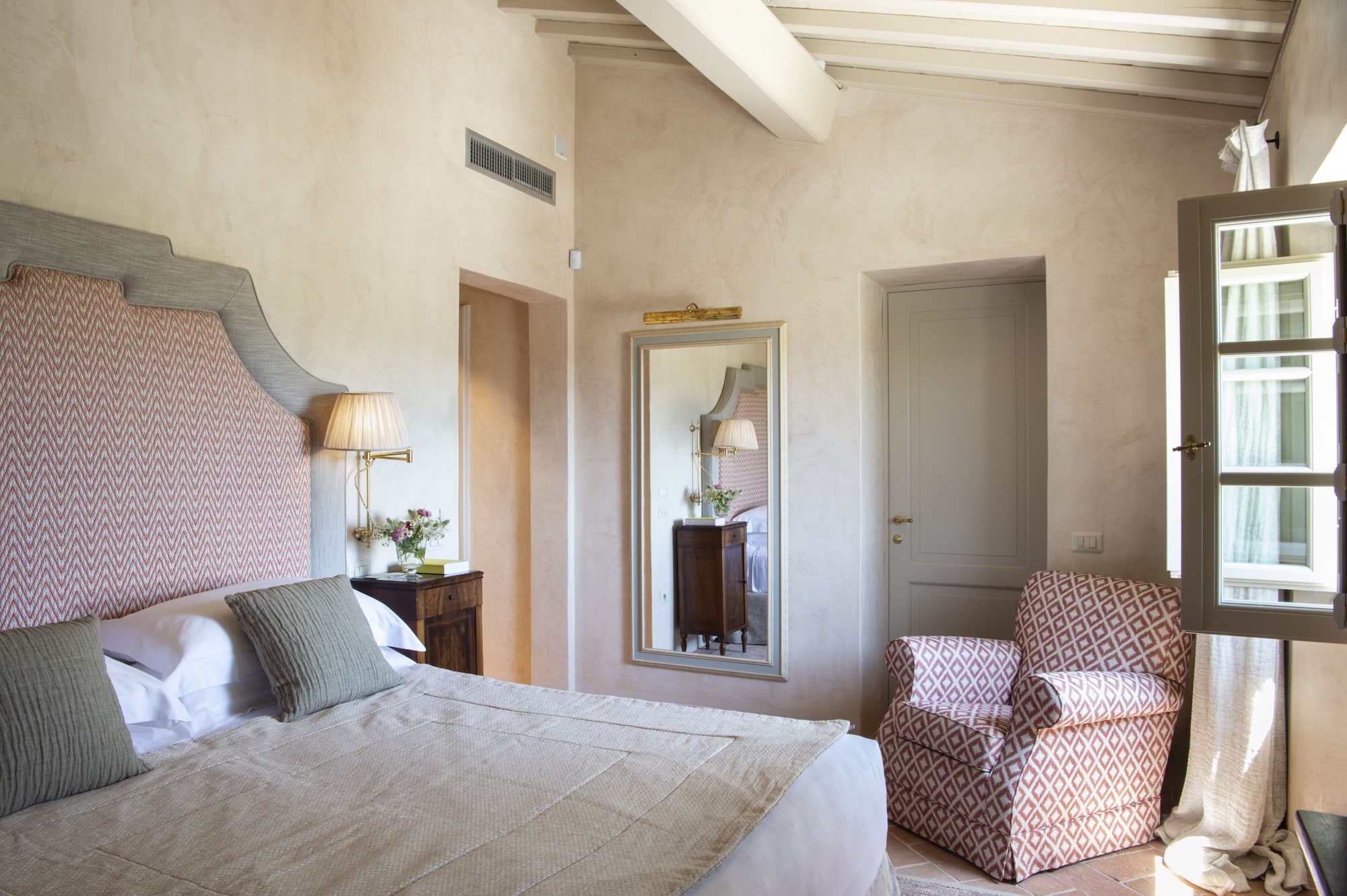 Deluxe, Suite, King Bed, Country Side View