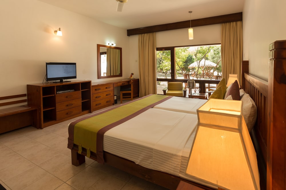 Nilaveli Beach Hotel 11/50