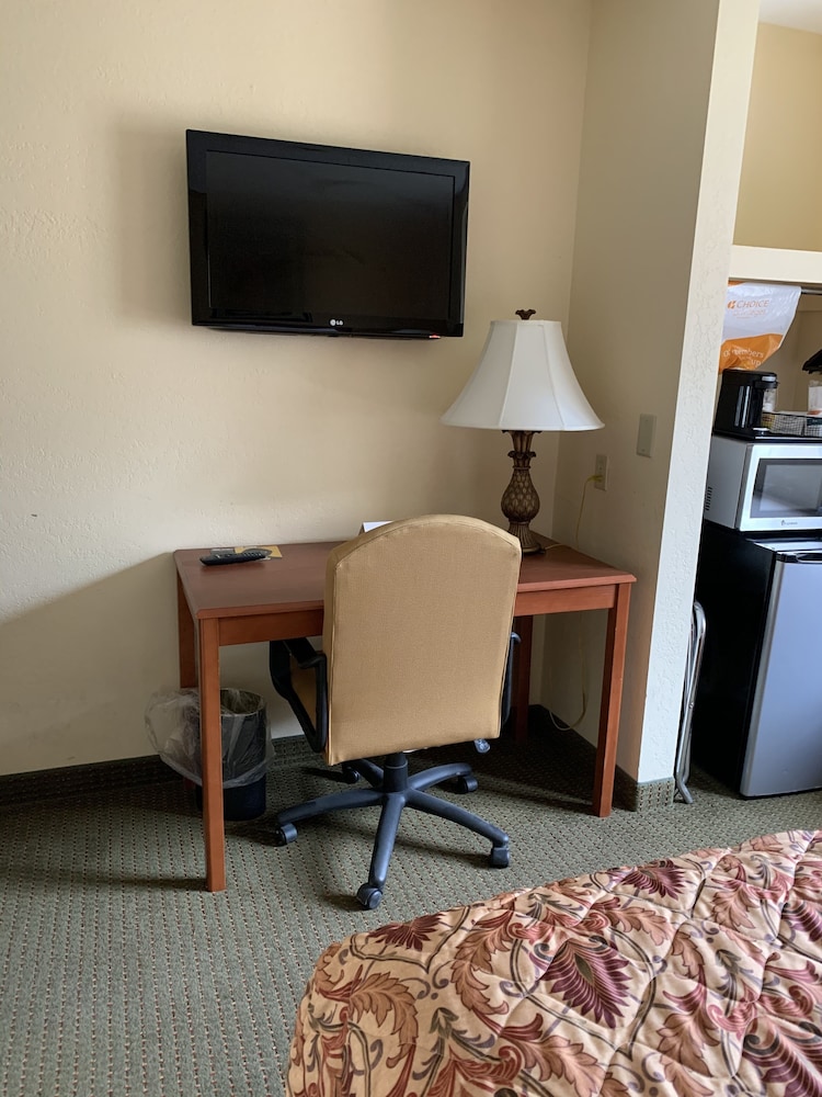 Quality Inn & Suites Prestonsburg next to Mountain Arts Center 35/42
